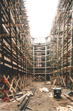 9 betonowych gotowych filarów – 1995 r. 