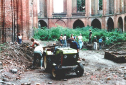 Porządkowanie ruiny w 1988 